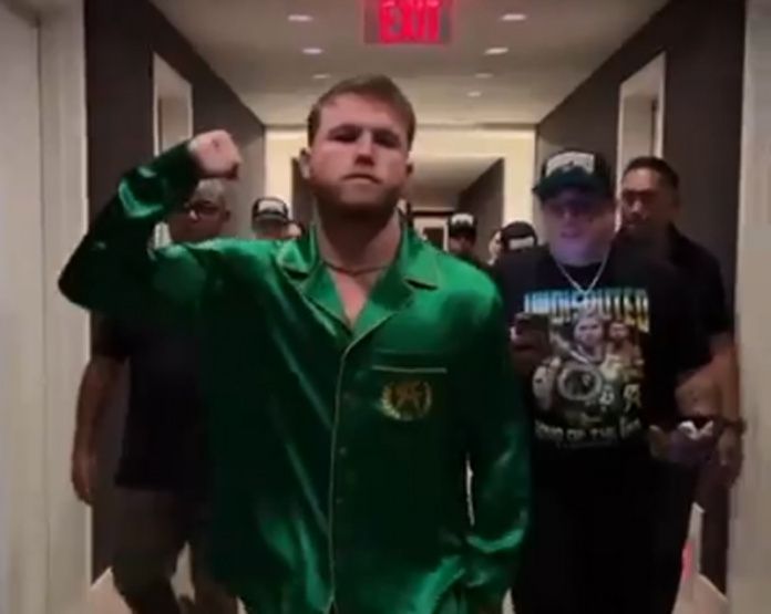 Cuánto cuesta el outfit con el que llegó el 'Canelo' a Las Vegas? | Hidalgo  Sport