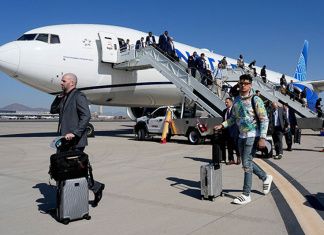 Chiefs y Eagles arriban a Arizona para el Super Bowl