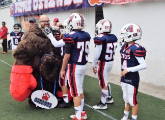 Estrenan alusiva y graciosa botarga los Iros de Oseznos